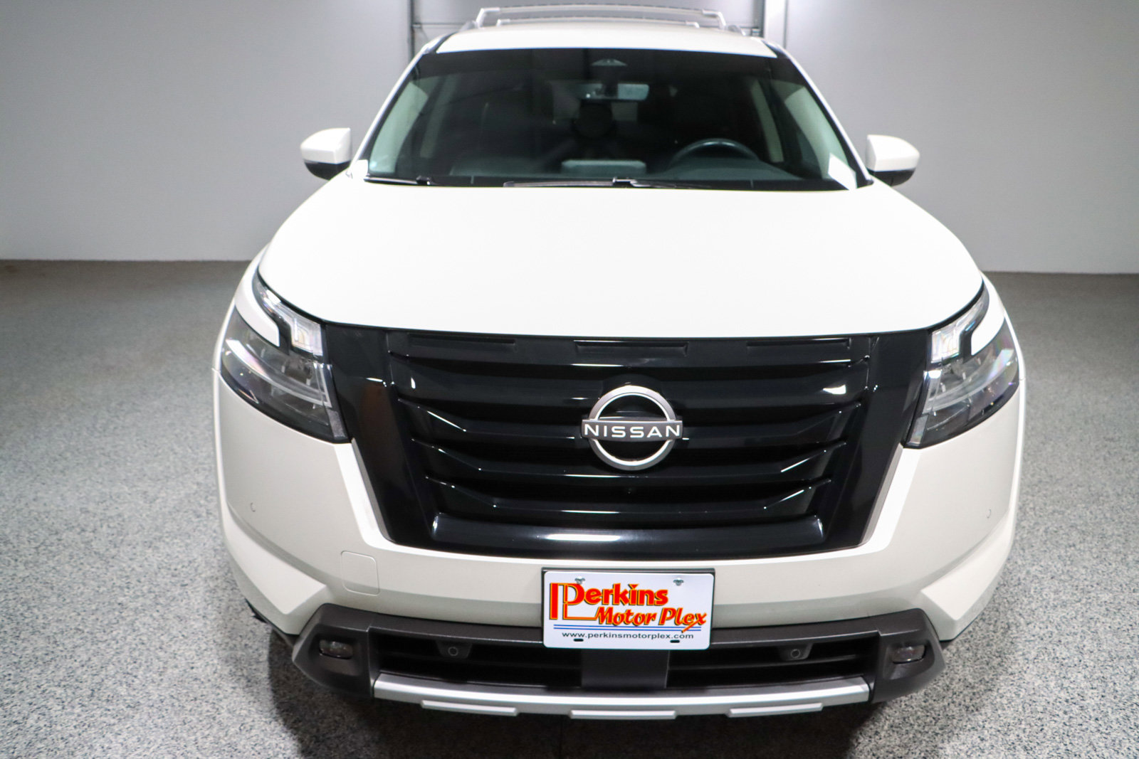 Used 2023 Nissan Pathfinder SL w/ Lighting Package (N92) image 4