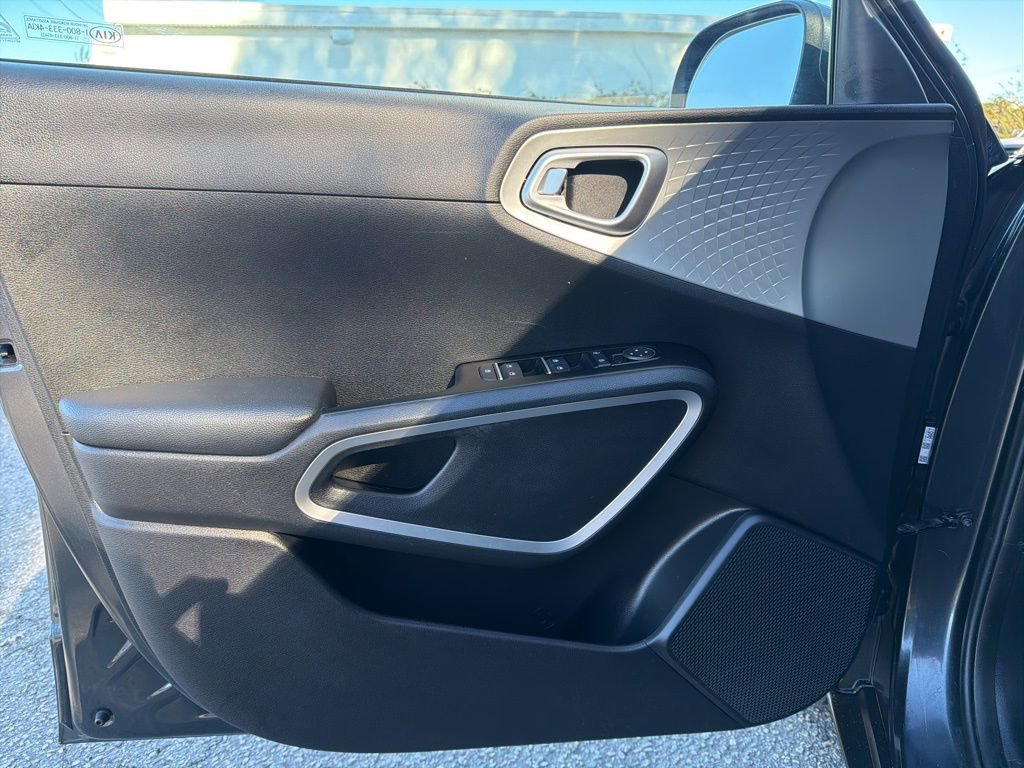 Used 2020 Kia Soul LX image 12