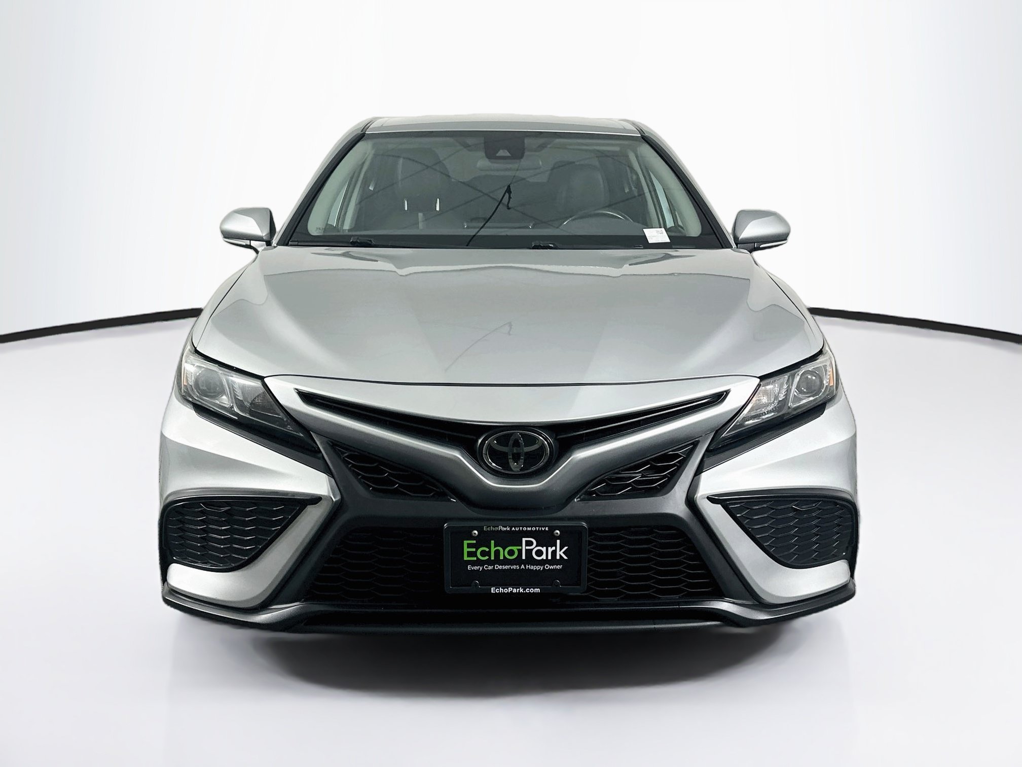 Used 2023 Toyota Camry SE FWD image 2