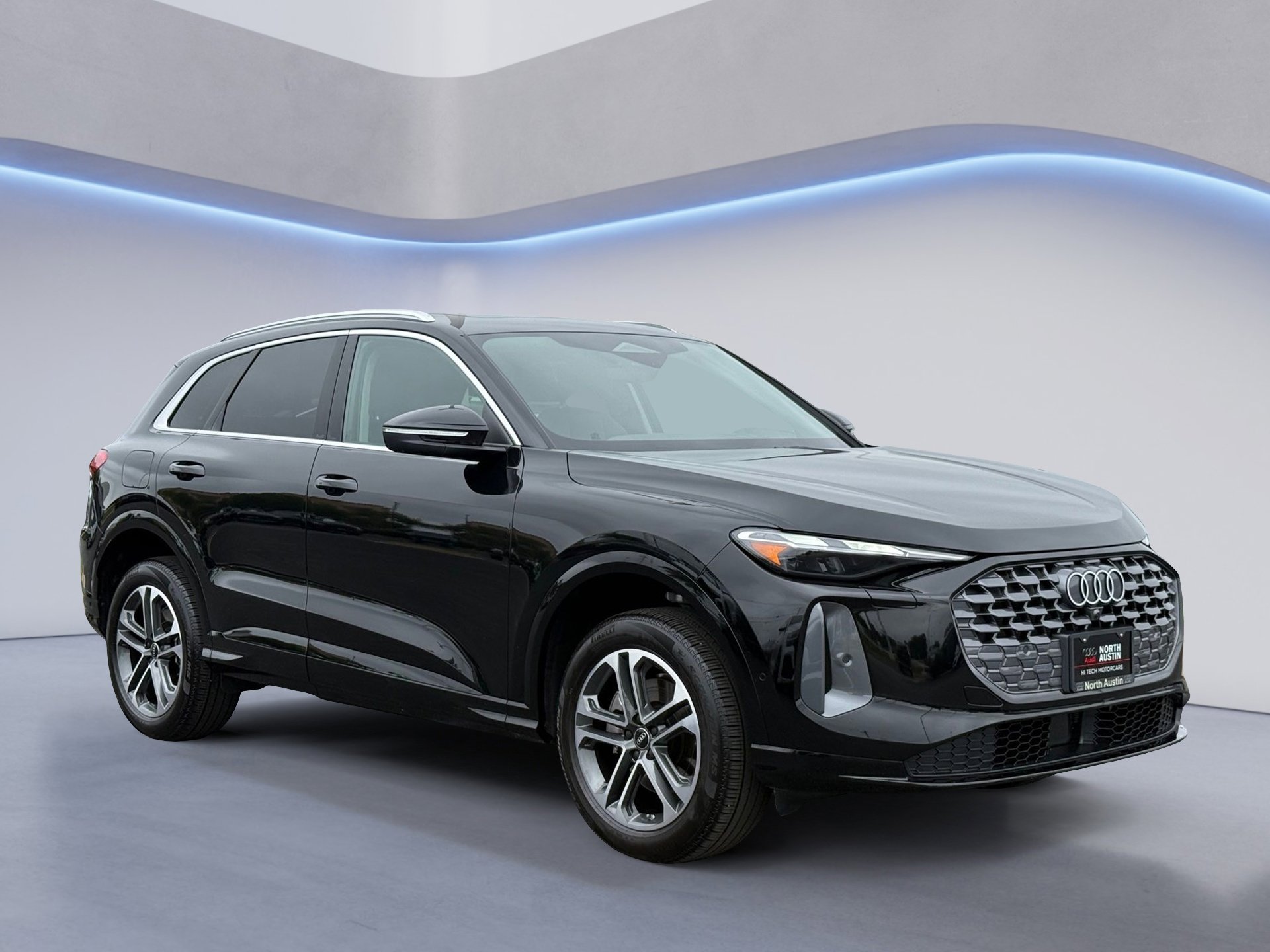 Certified 2025 Audi Q5 Premium w/ Convenience Package AWD/4WD image 3