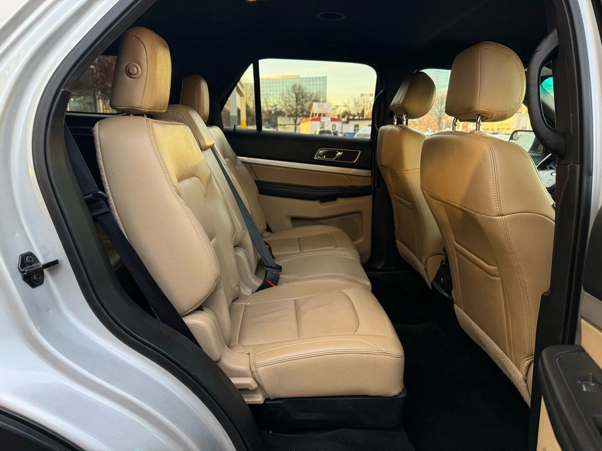 Used 2016 Ford Explorer XLT w/ Equipment Group 202A image 34