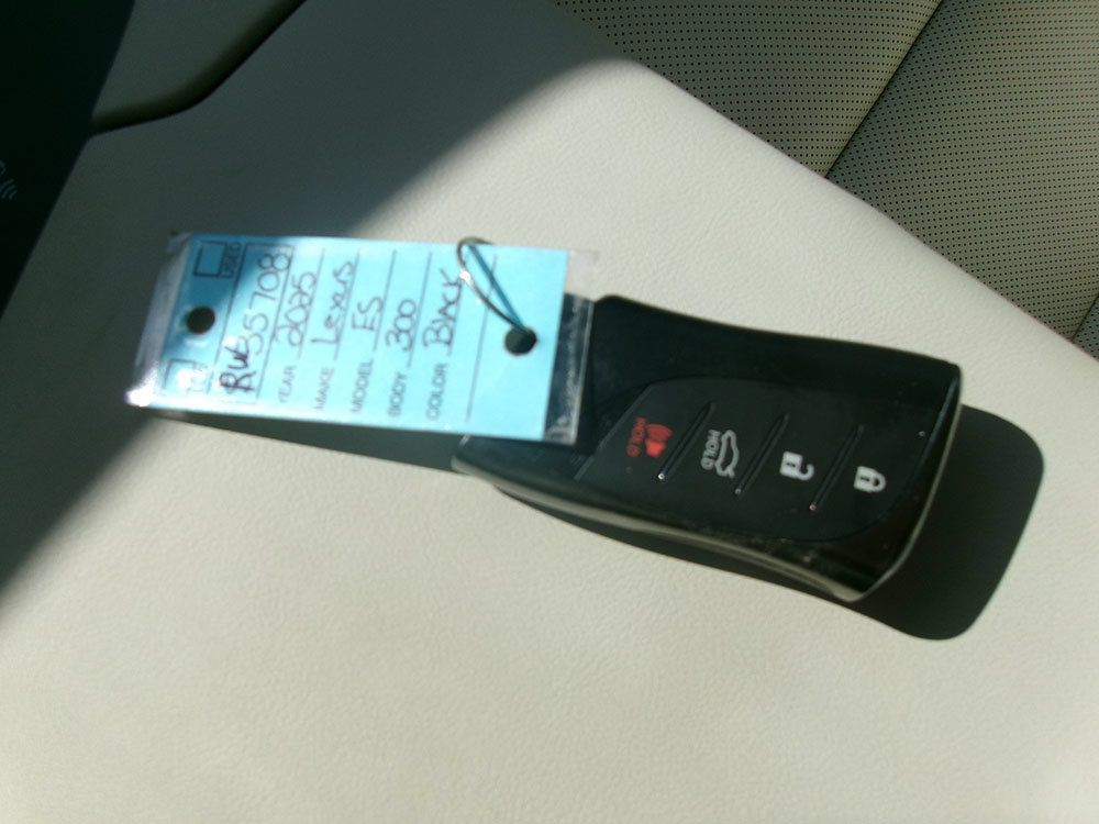 Used 2025 Lexus ES 300h w/ Premium Package FWD image 21