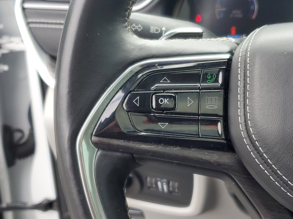 Used 2021 Jeep Grand Cherokee L Overland w/ Luxury Tech Group IV AWD/4WD image 17