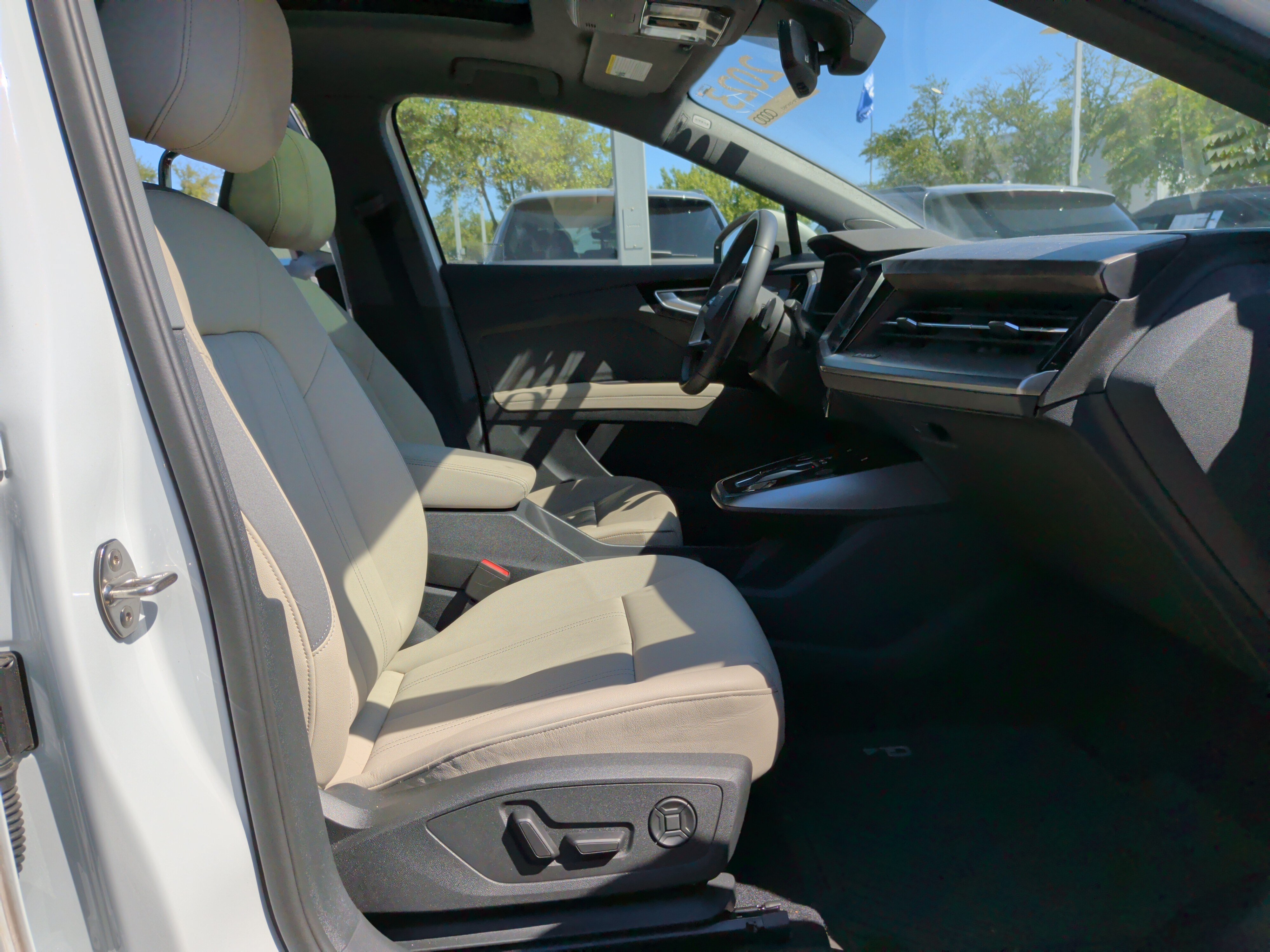 Certified 2023 Audi Q4 e-tron Premium Plus w/ Premium Plus AWD/4WD image 34