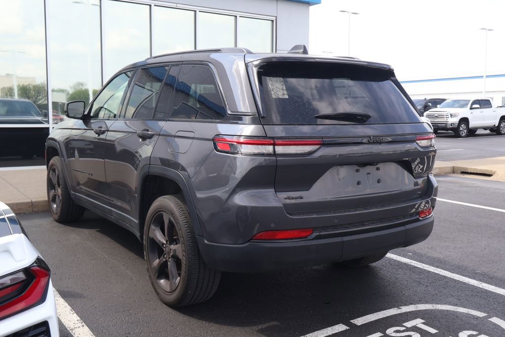 Used 2023 Jeep Grand Cherokee Altitude image 12