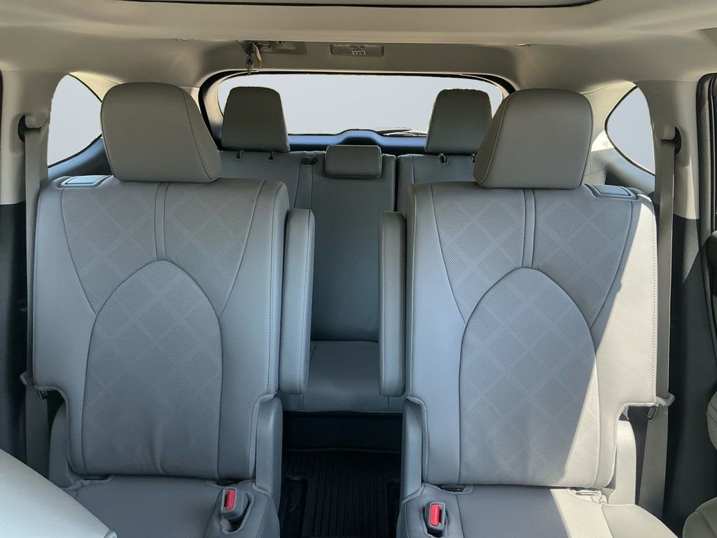 New 2026 Toyota Highlander Platinum image 14