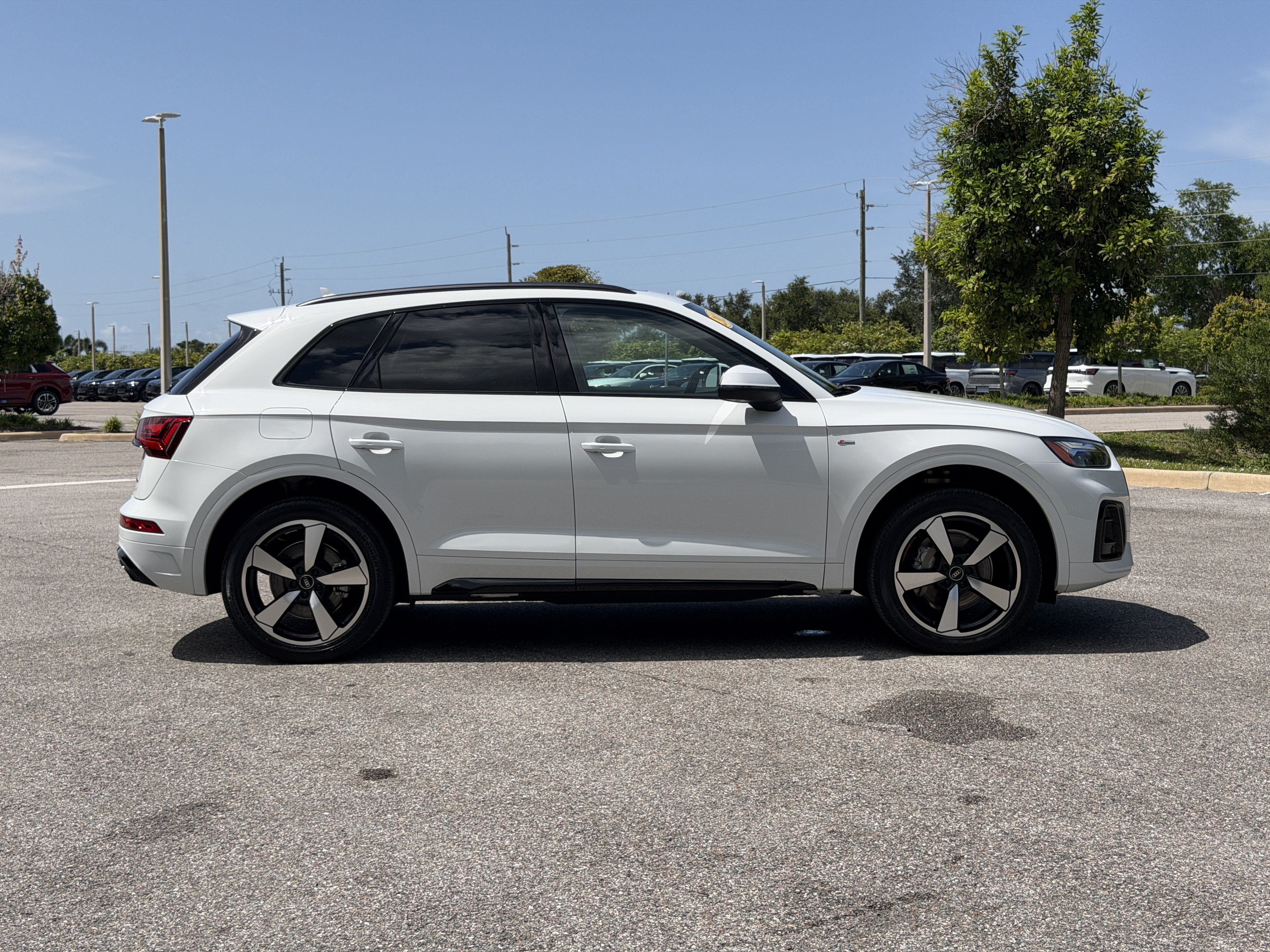 Used 2023 Audi Q5 2.0T Premium Plus w/ Premium Plus Package AWD/4WD image 6