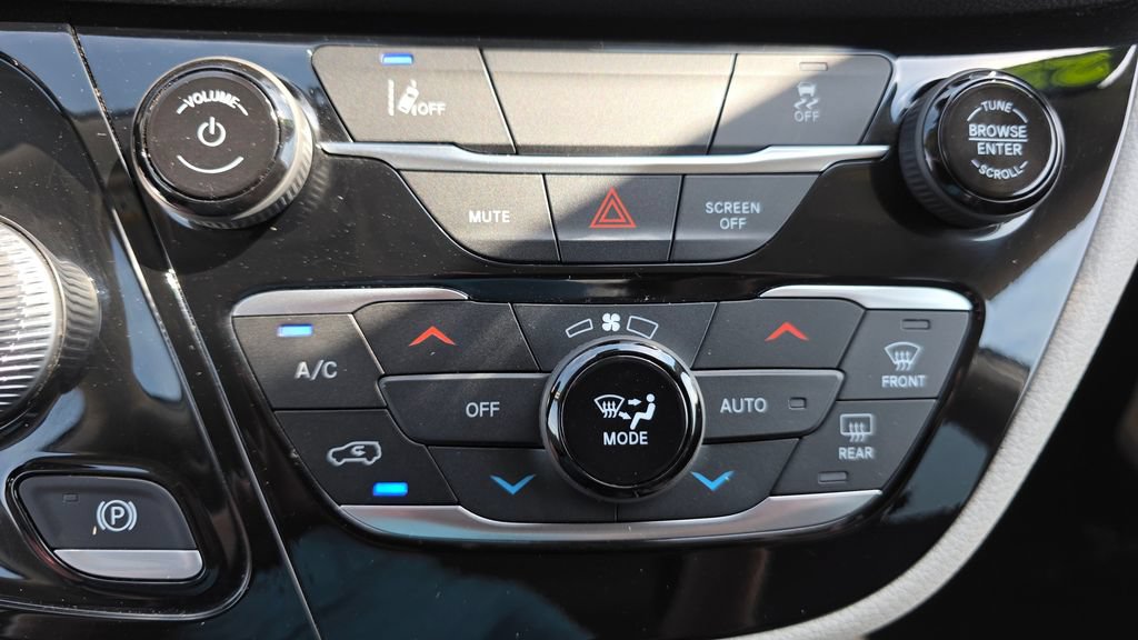 Used 2022 Chrysler Pacifica Touring-L FWD image 36