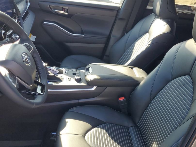 New 2026 Toyota Highlander XSE image 12
