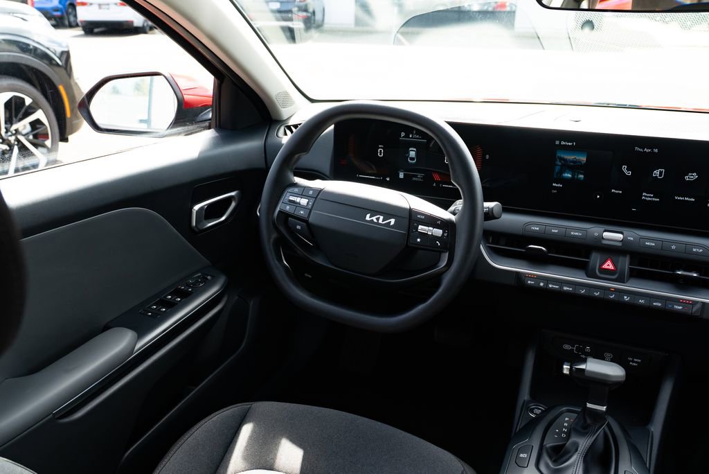 Used 2025 Kia K4 LXS image 8