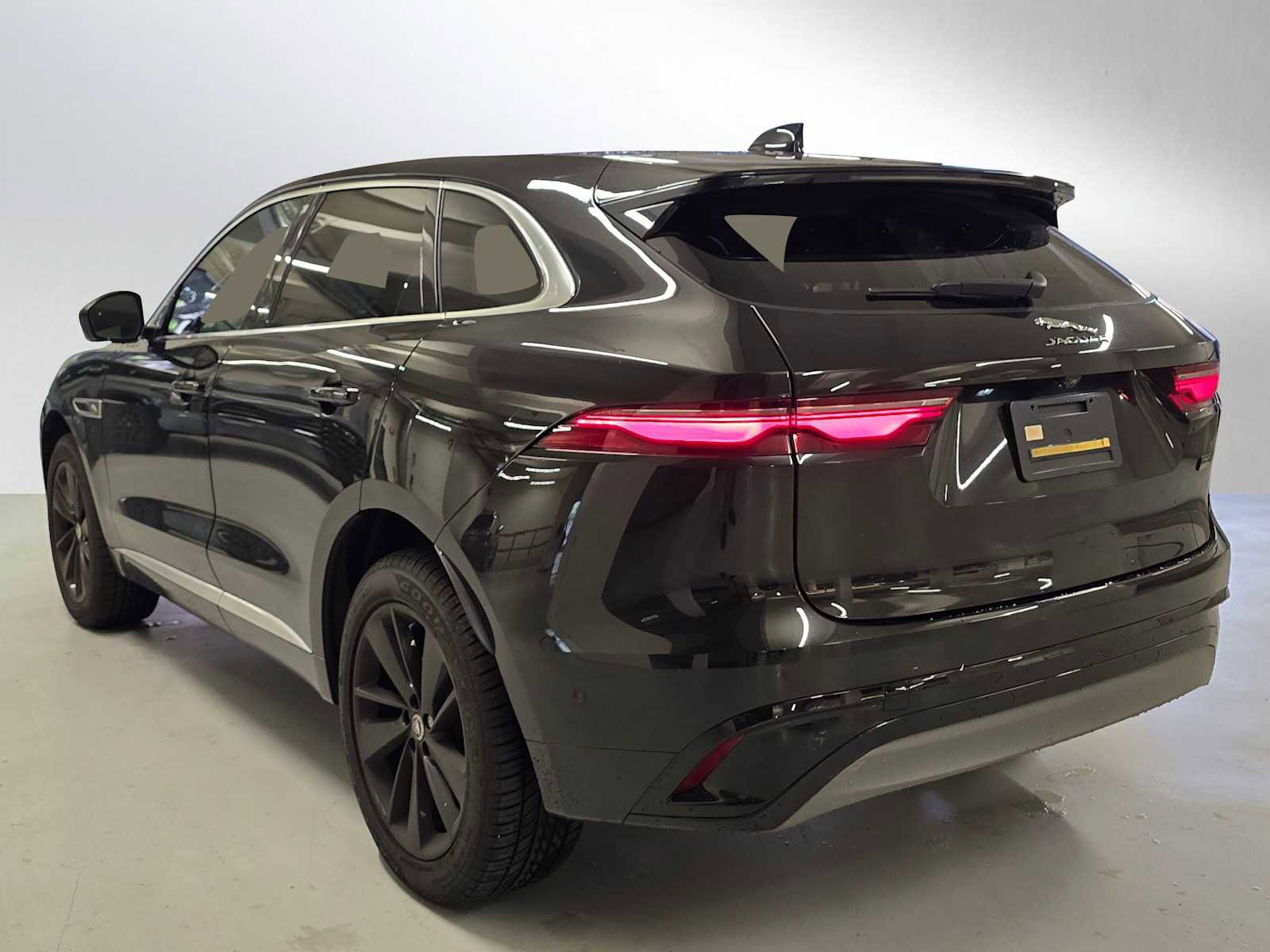 Used 2026 Jaguar F-PACE R-Dynamic S image 3