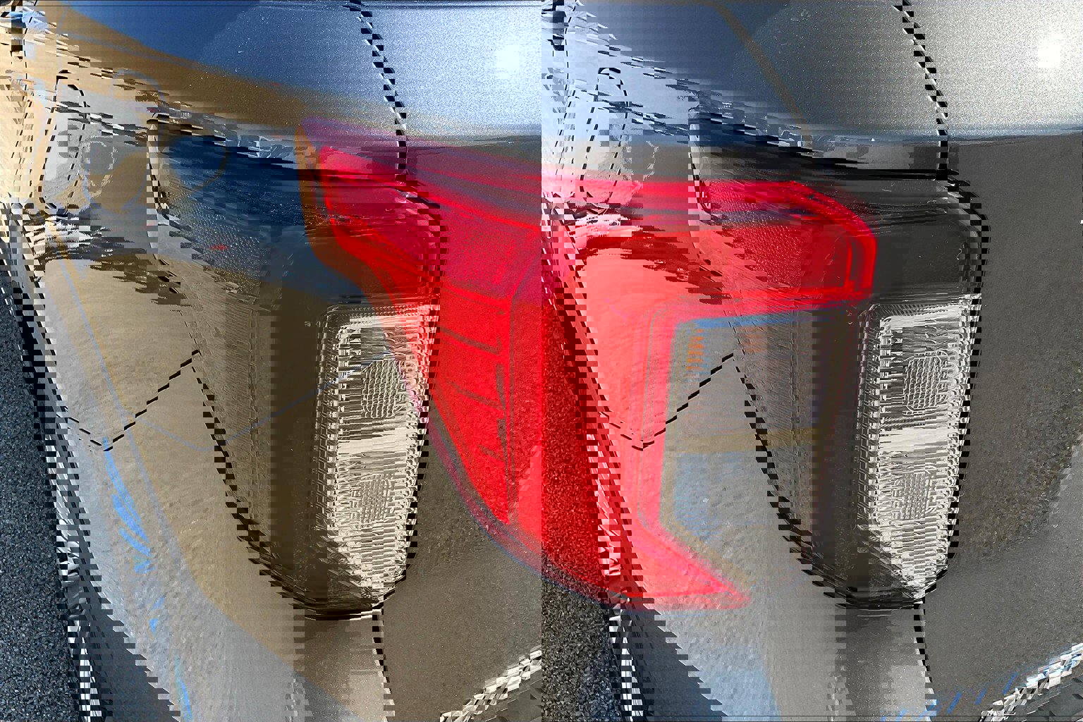 Used 2021 Ford Explorer Limited w/ Hybrid Equipment Group 310A image 28