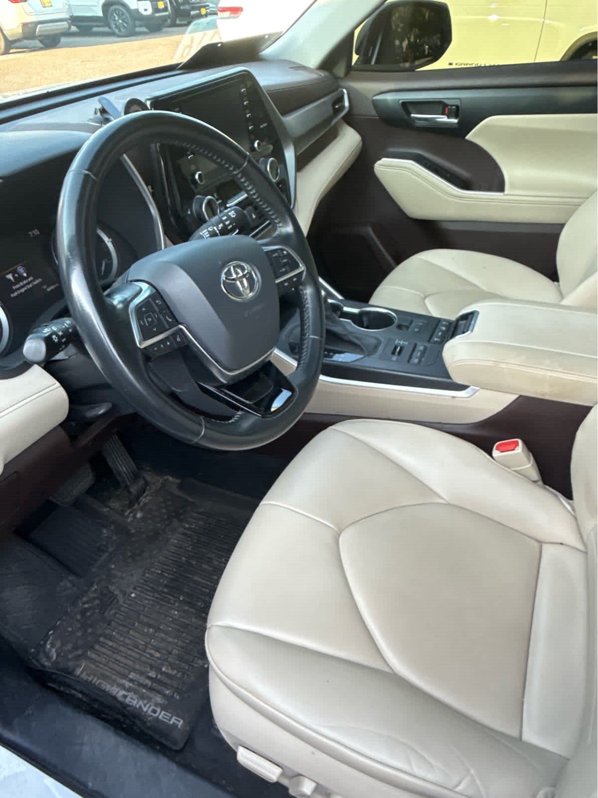 Certified 2021 Toyota Highlander XLE AWD/4WD image 6