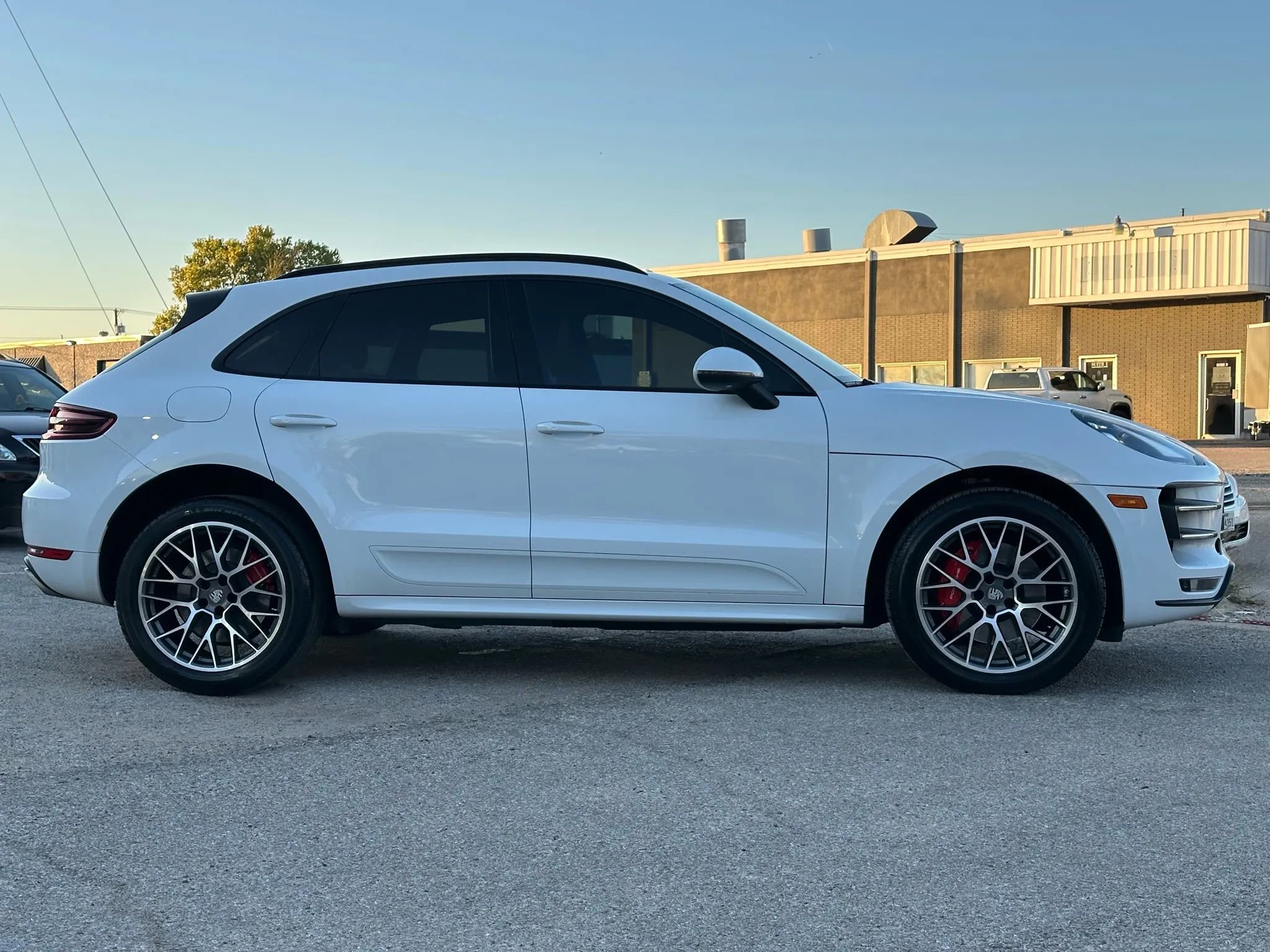 Used 2017 Porsche Macan Turbo image 8
