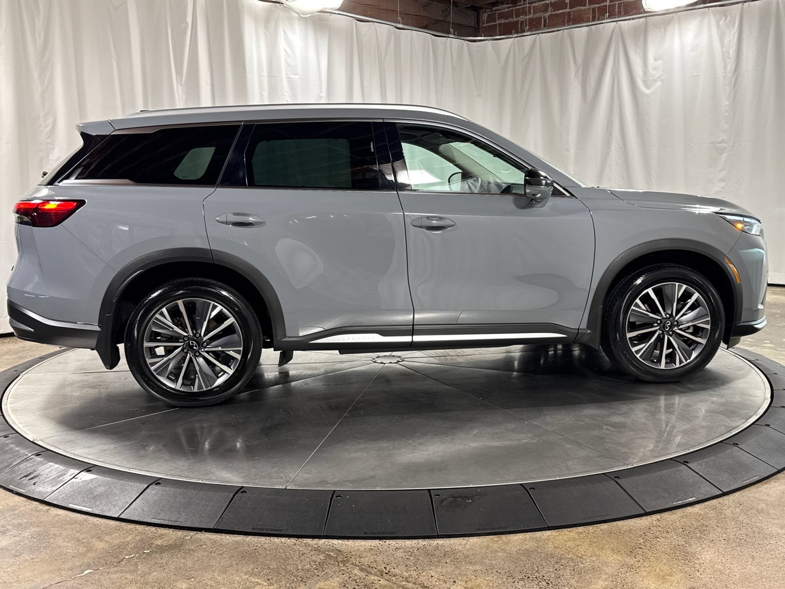 Certified 2026 INFINITI QX60 Luxe w/ Cargo Package AWD/4WD image 6