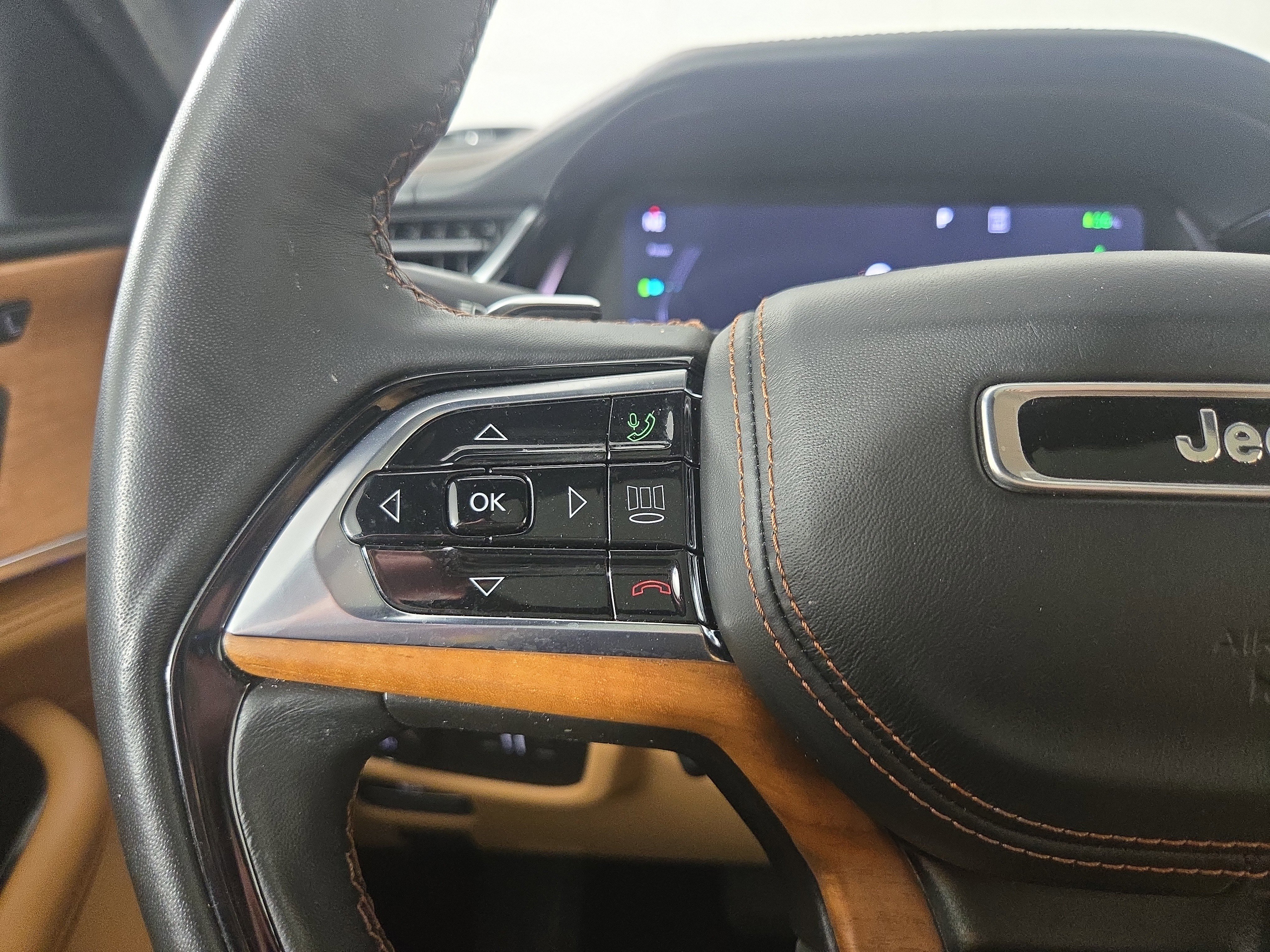 Used 2024 Jeep Grand Cherokee Summit AWD/4WD image 16