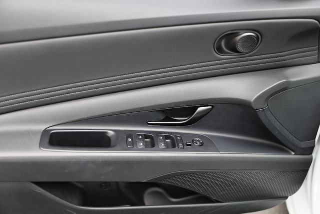 Certified 2025 Hyundai Elantra SEL FWD image 15
