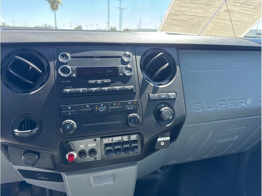 Used 2015 Ford F550 2WD Regular Cab Super Duty image 13
