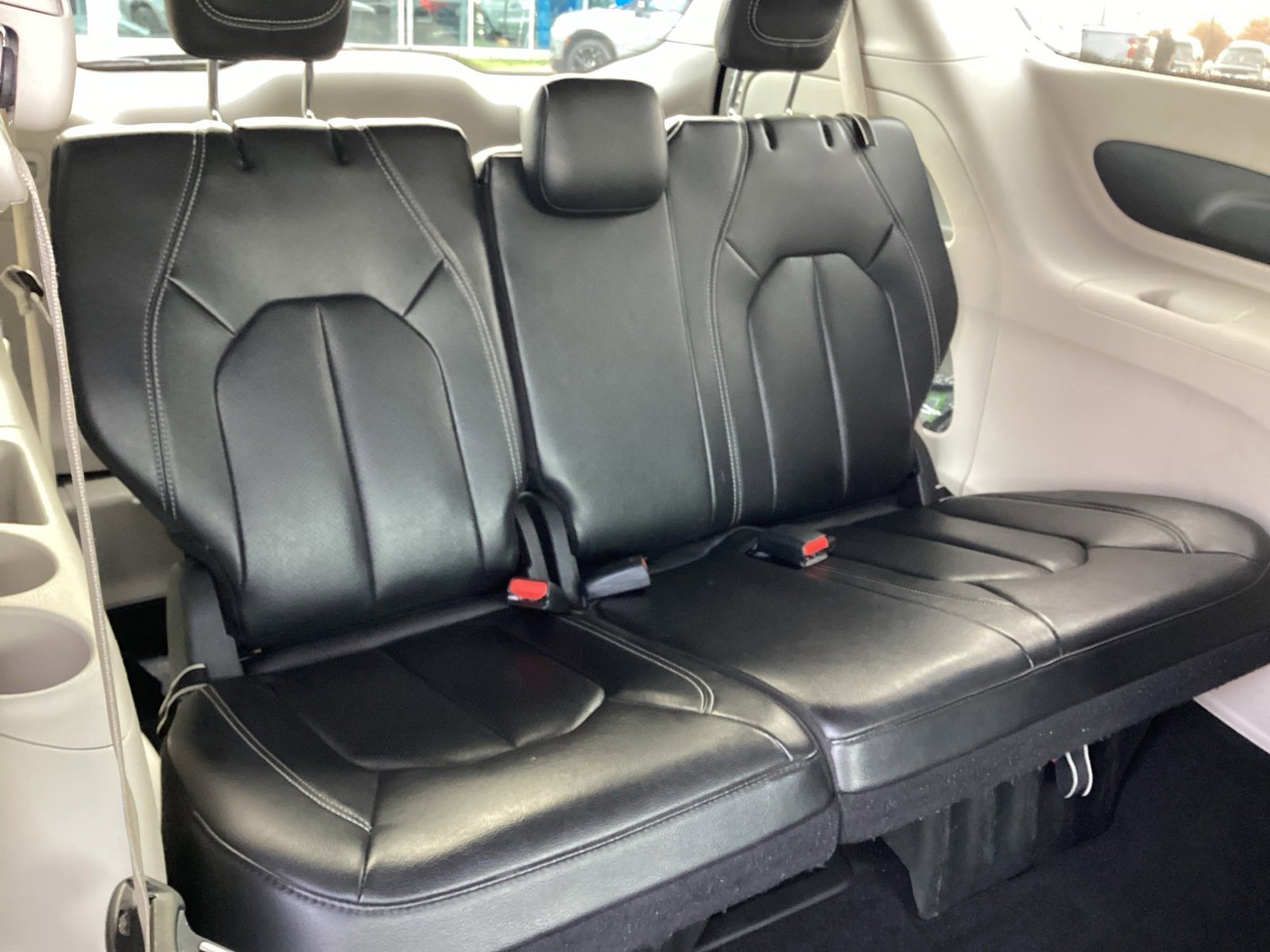 Used 2022 Chrysler Pacifica Touring-L image 21