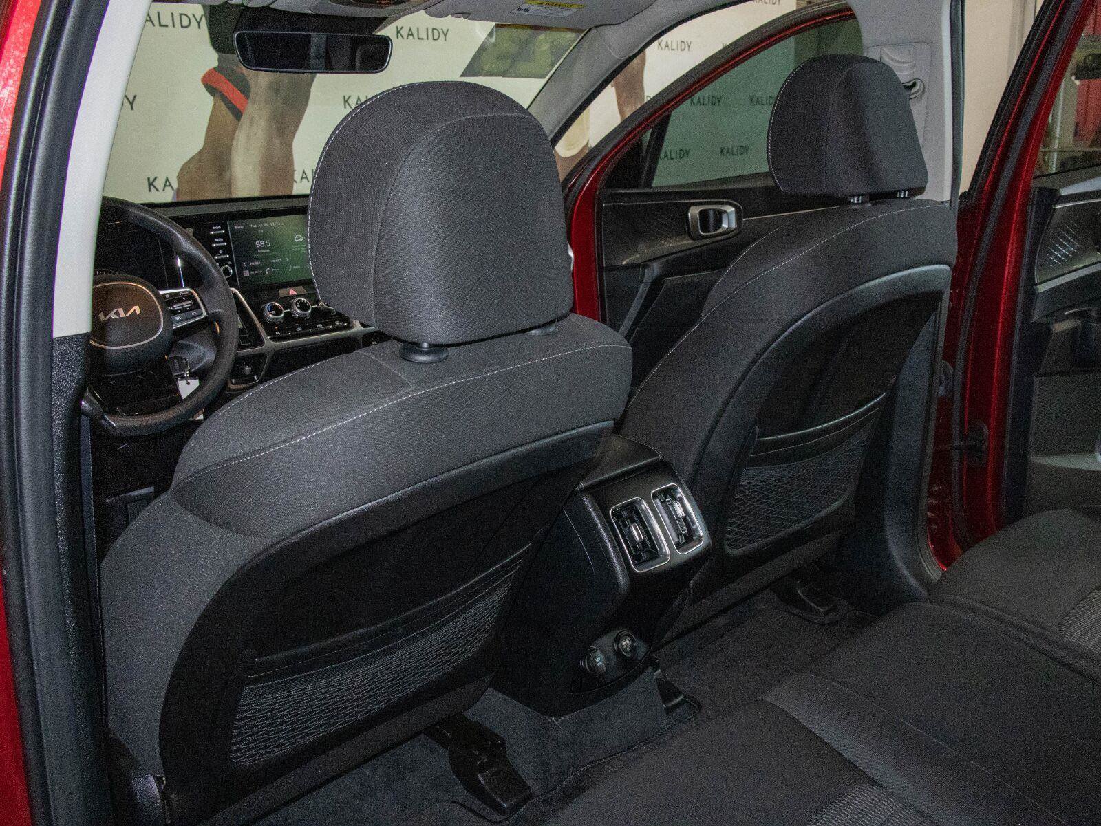 Used 2023 Kia Sorento LX FWD image 9