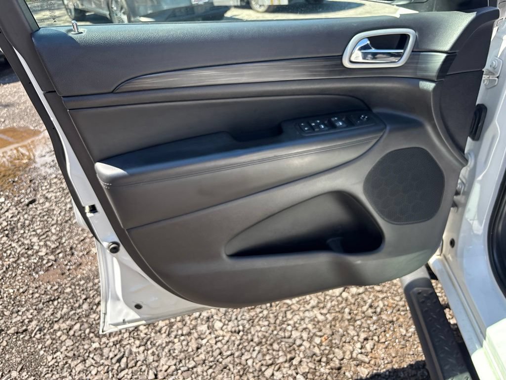 Used 2021 Jeep Grand Cherokee Laredo X AWD/4WD image 19