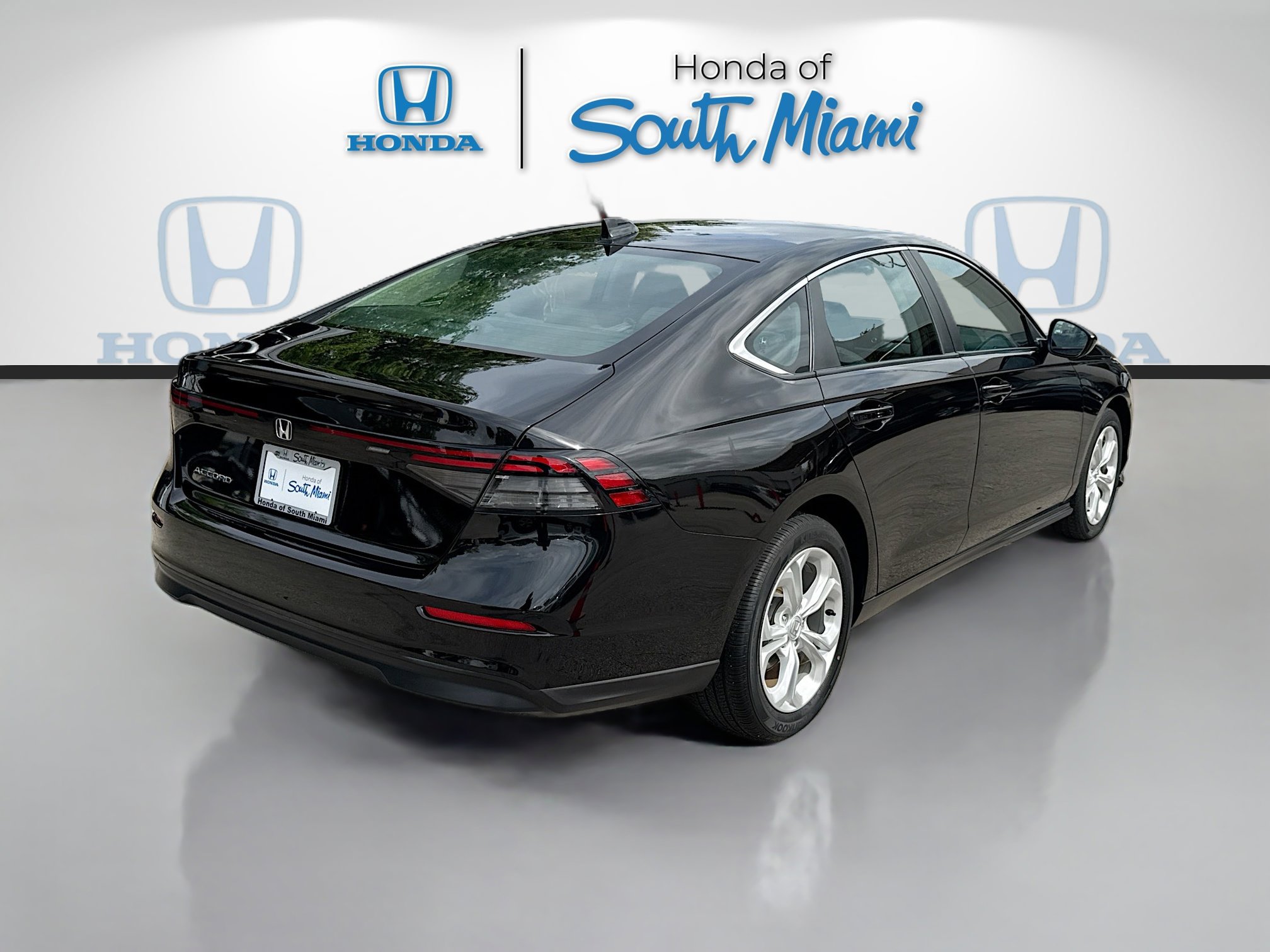 Certified 2023 Honda Accord LX image 7