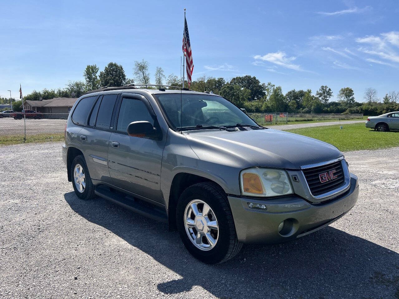 Used 2005 GMC Envoy SLT AWD/4WD image 1