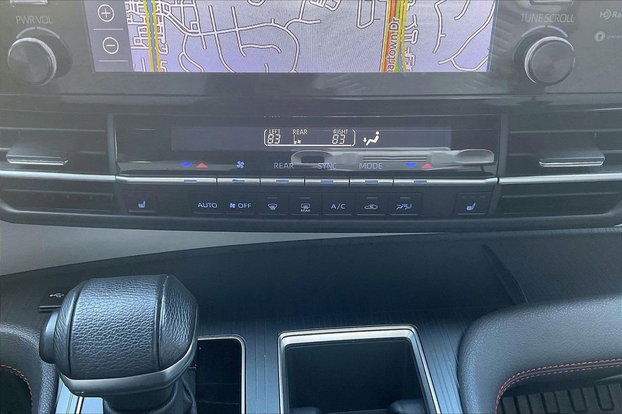 Used 2023 Toyota Sienna XSE image 19