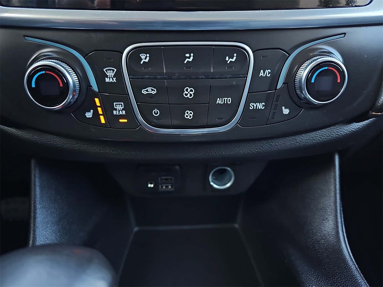 Certified 2021 Chevrolet Traverse LT w/ LT Premium Package image 22