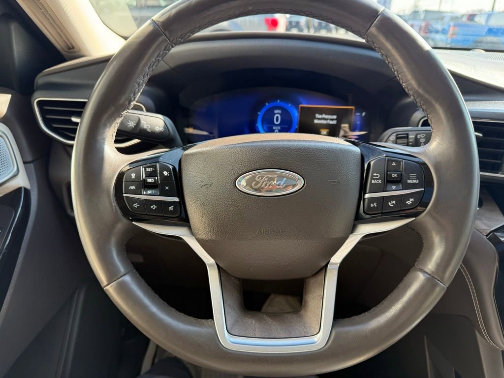 Used 2023 Ford Explorer Platinum w/ Technology Package image 32