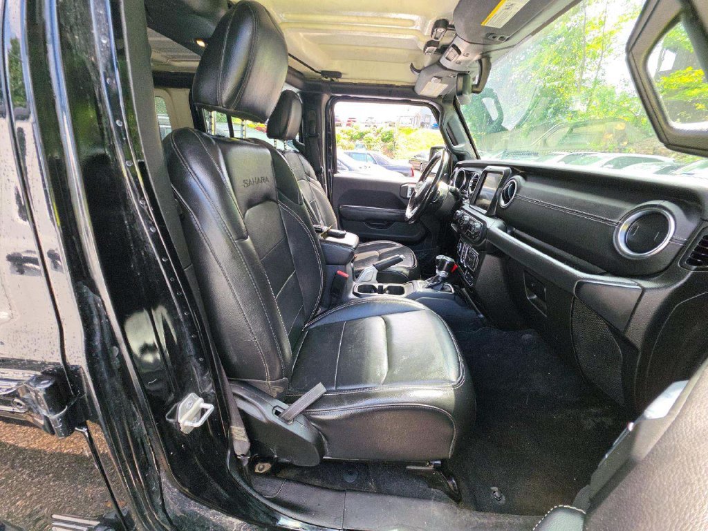Used 2022 Jeep Wrangler Unlimited Sahara w/ Dual Top Group AWD/4WD image 5