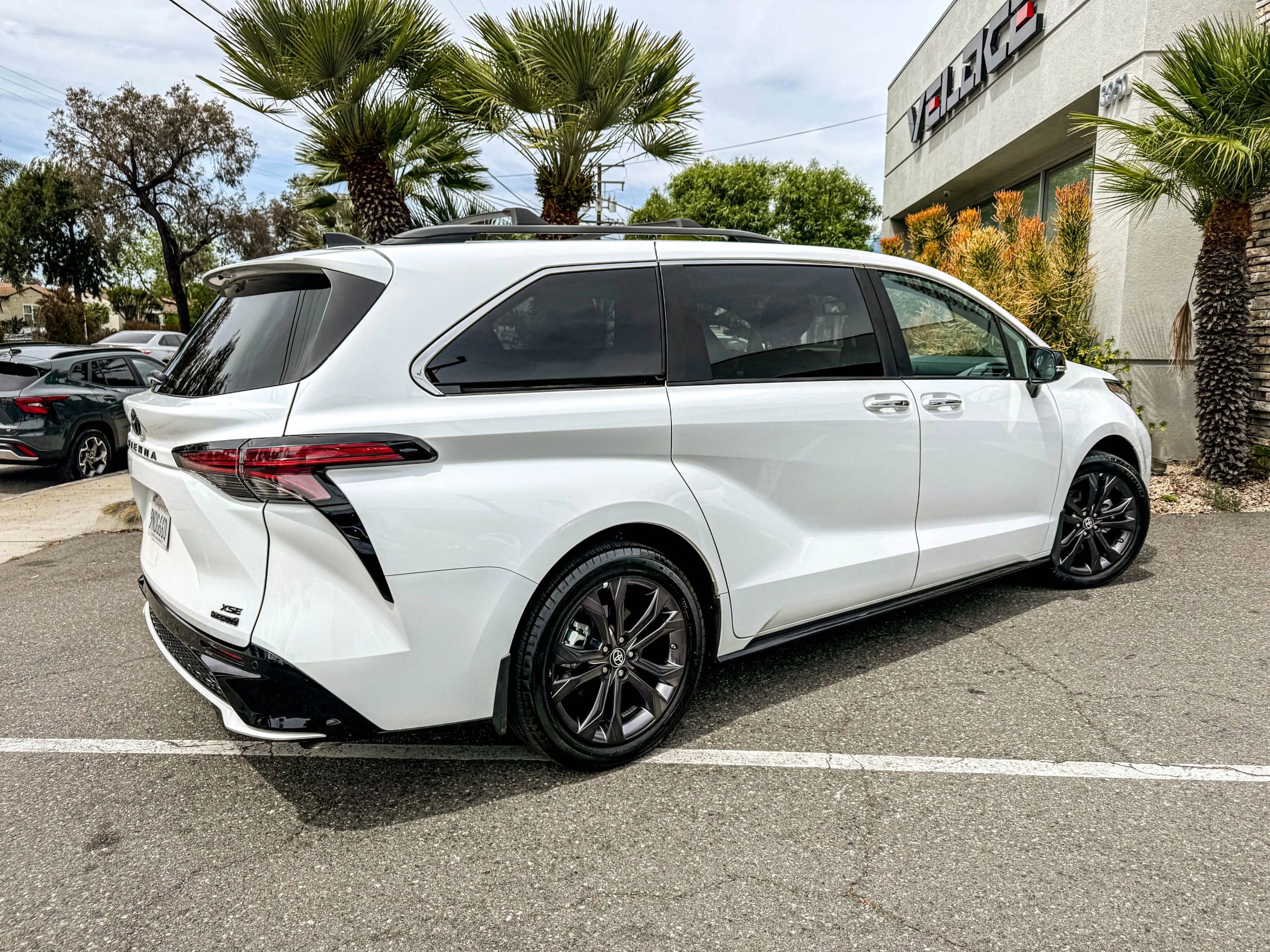 Used 2024 Toyota Sienna XSE w/ XSE Premium Package FWD image 7