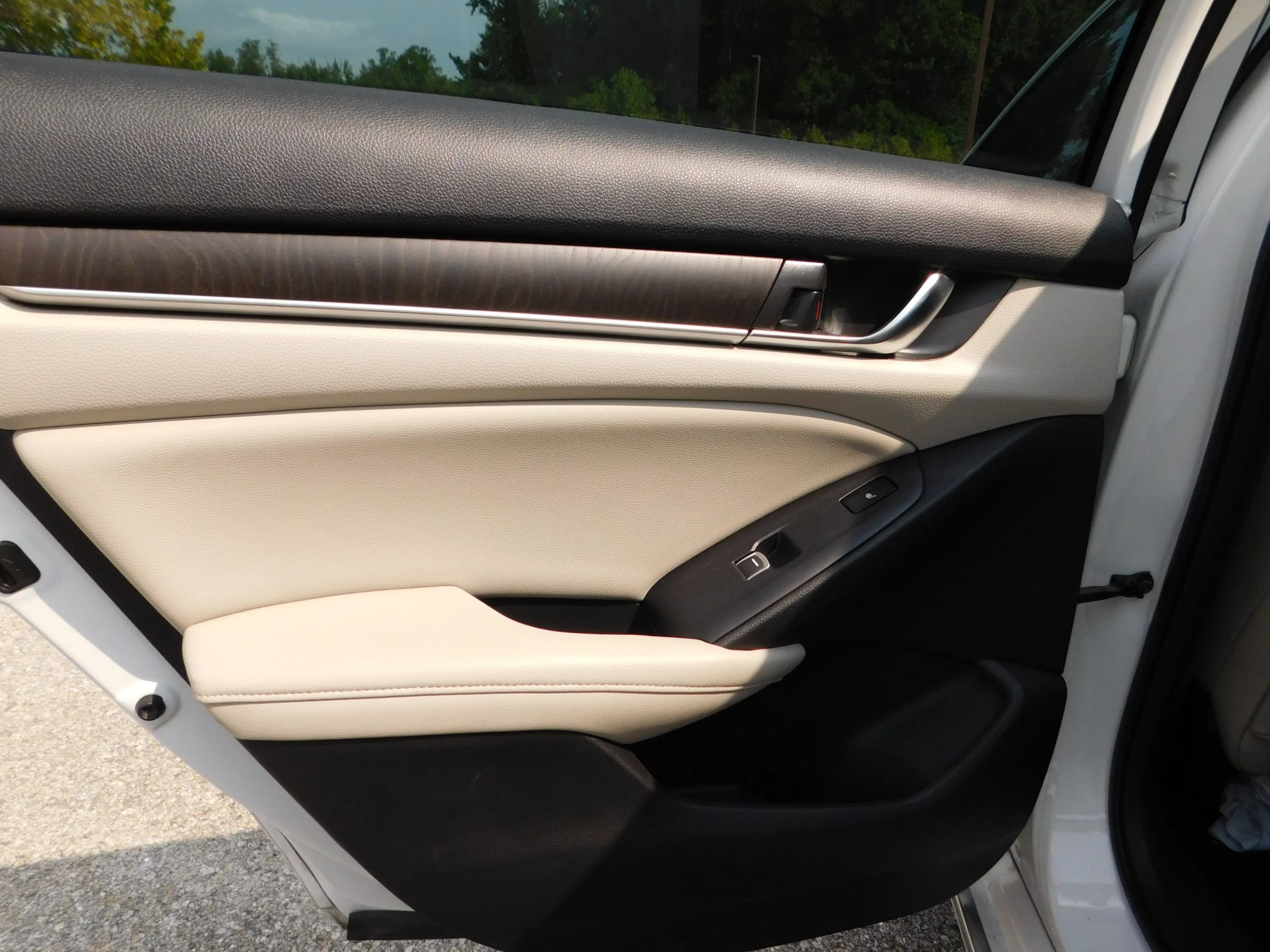 Used 2019 Honda Accord Touring image 7