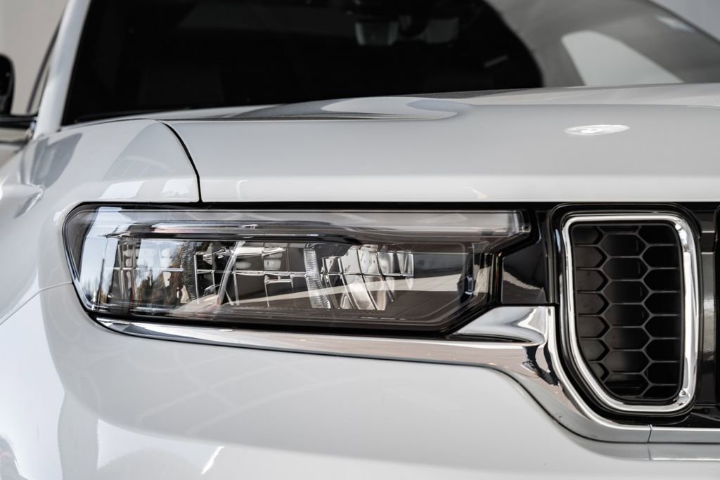 New 2025 Jeep Grand Cherokee Overland w/ Adv Protech Group III image 12