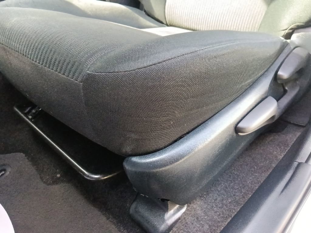 Used 2018 Toyota RAV4 LE FWD image 16