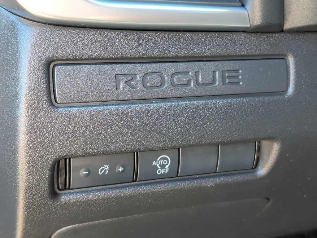 Used 2023 Nissan Rogue S AWD/4WD image 14