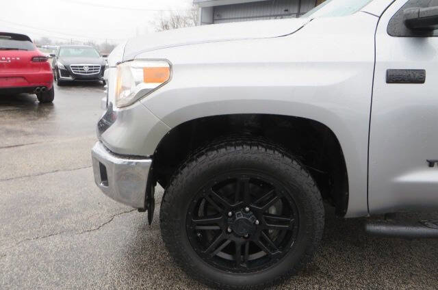 Used 2017 Toyota Tundra SR5 w/ SR5 Upgrade Package image 32