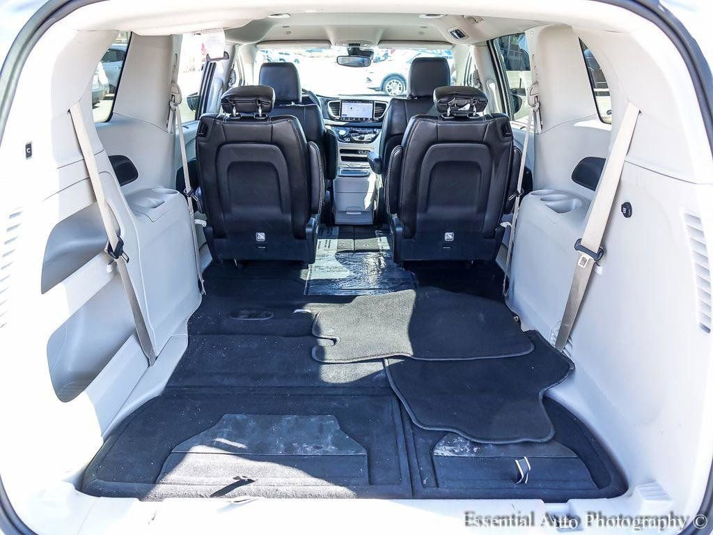 Used 2024 Chrysler Pacifica Touring-L image 23