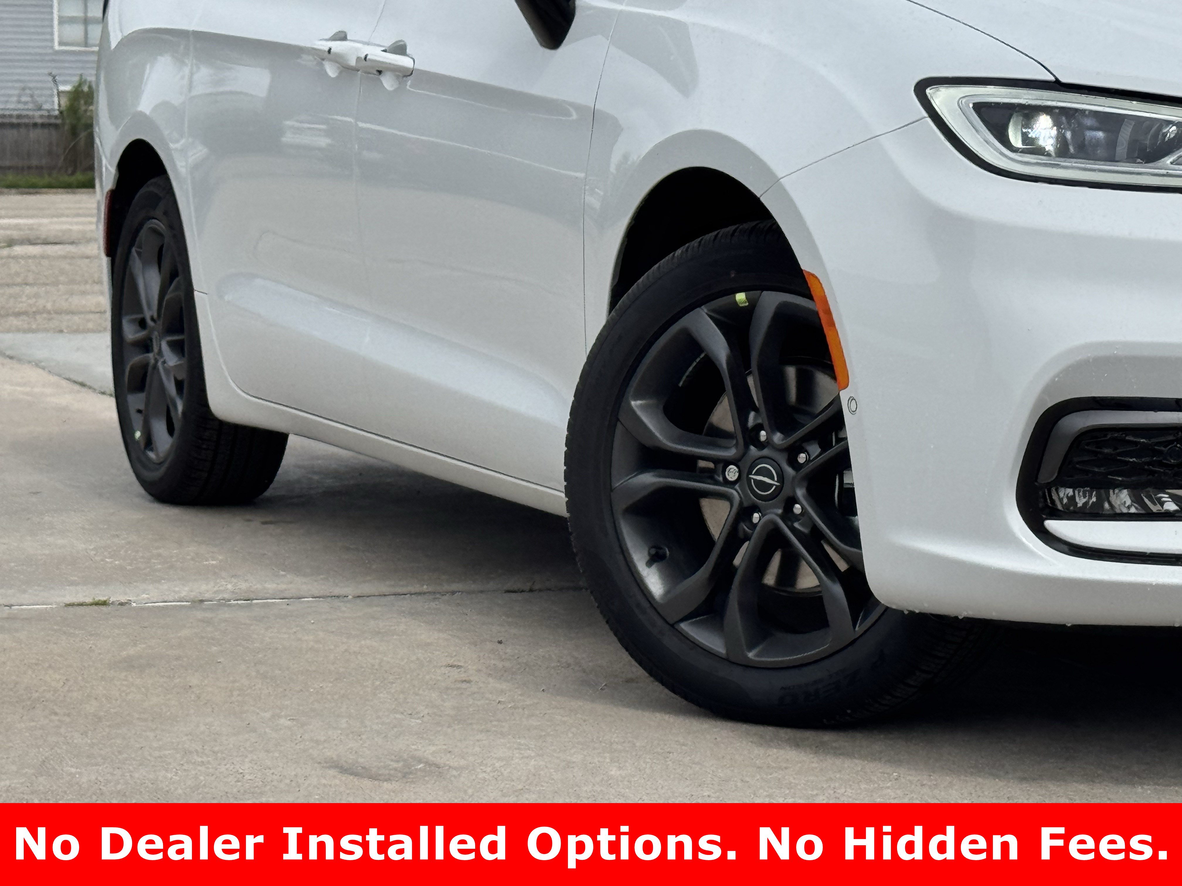 New 2026 Chrysler Pacifica Select FWD image 12