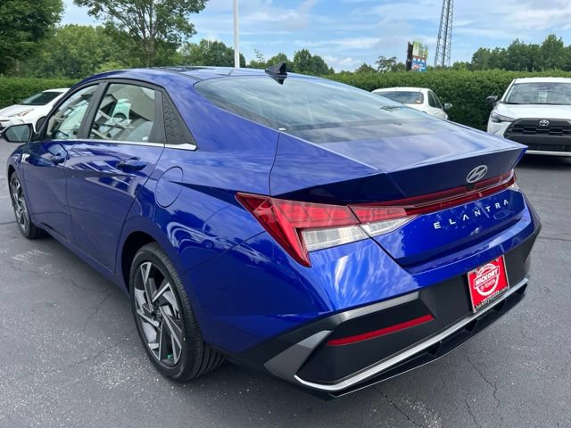 Used 2025 Hyundai Elantra SEL FWD image 9