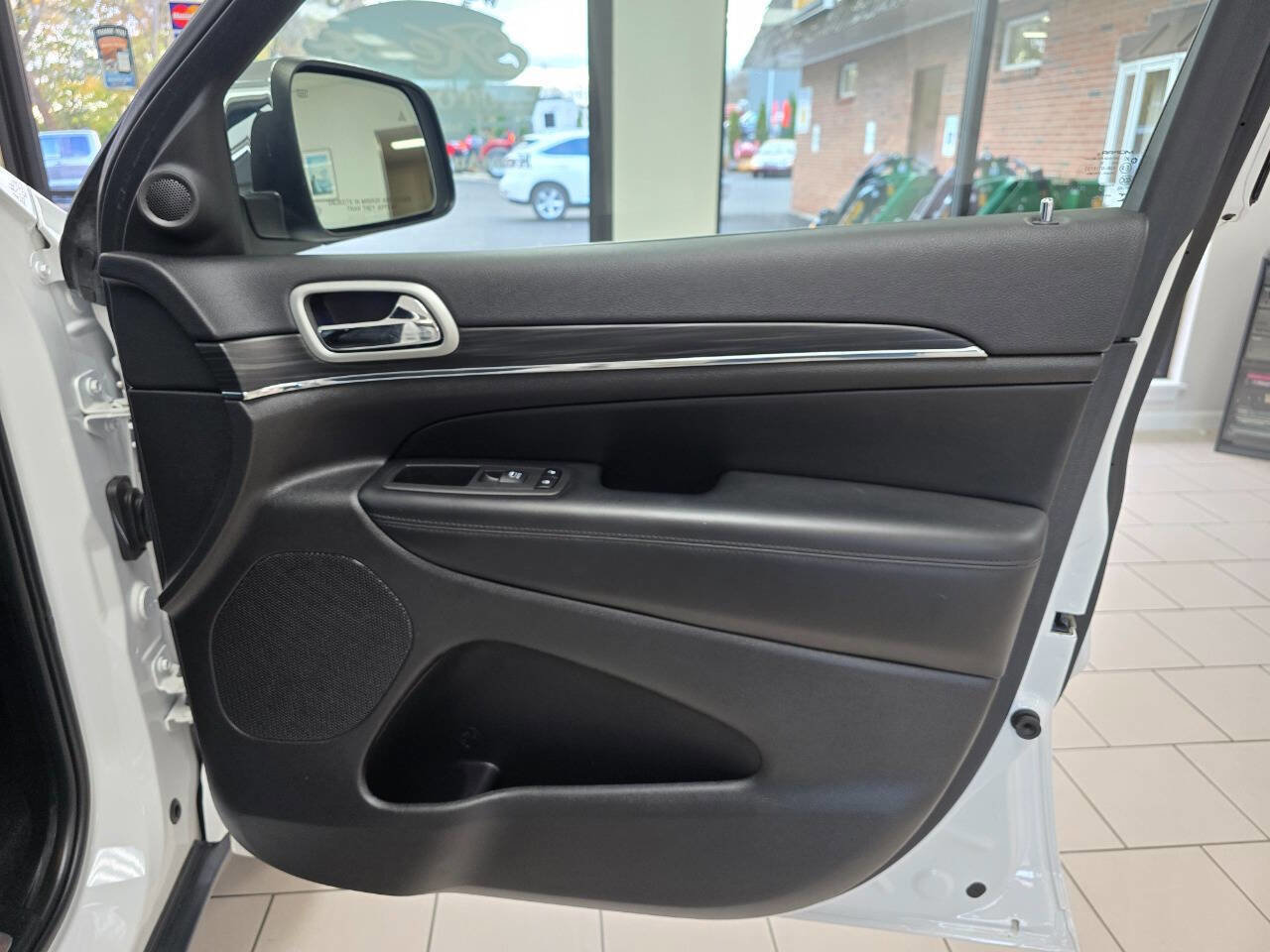 Used 2021 Jeep Grand Cherokee Limited w/ Premium Lighting Group image 14