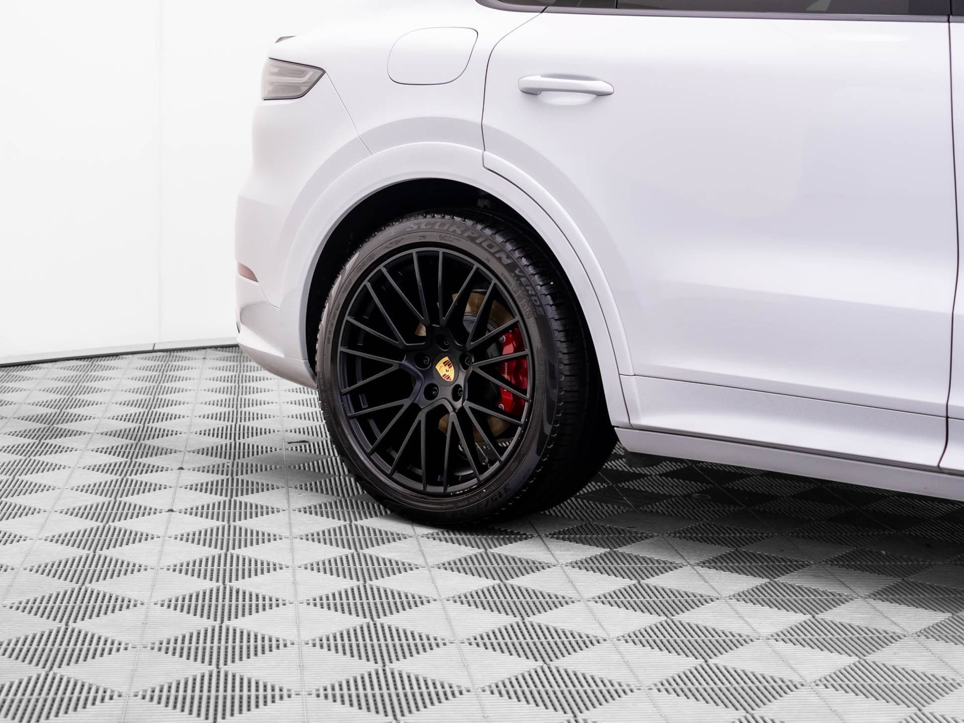 Certified 2022 Porsche Cayenne GTS AWD/4WD image 34