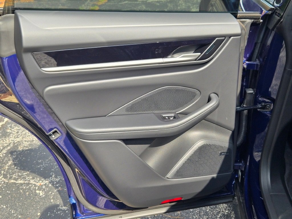 New 2025 Porsche Macan 4 Electric image 31
