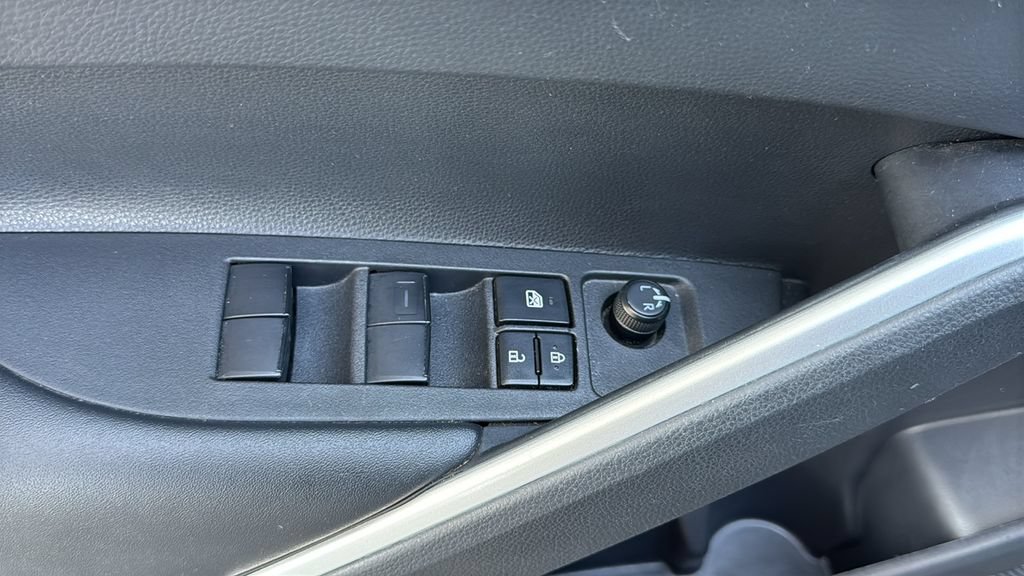 Used 2024 Toyota Corolla Cross LE FWD image 19