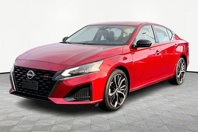 Used 2023 Nissan Altima 2.5 SR w/ SR Premium Package image 3
