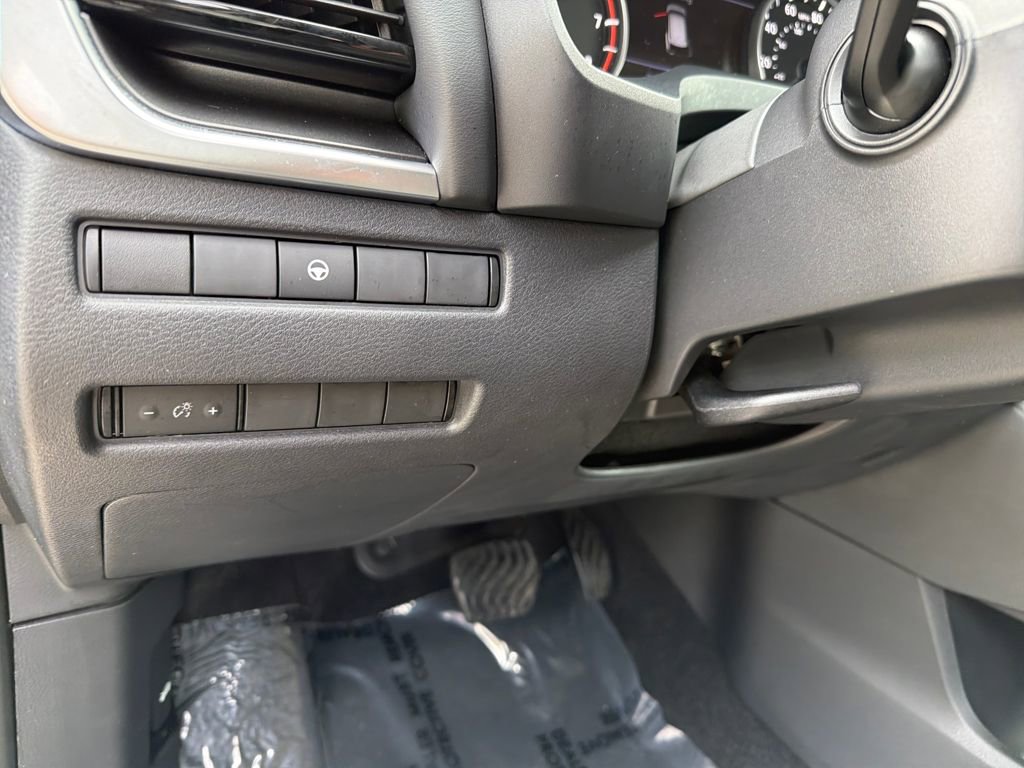 Used 2021 Nissan Rogue SV image 18