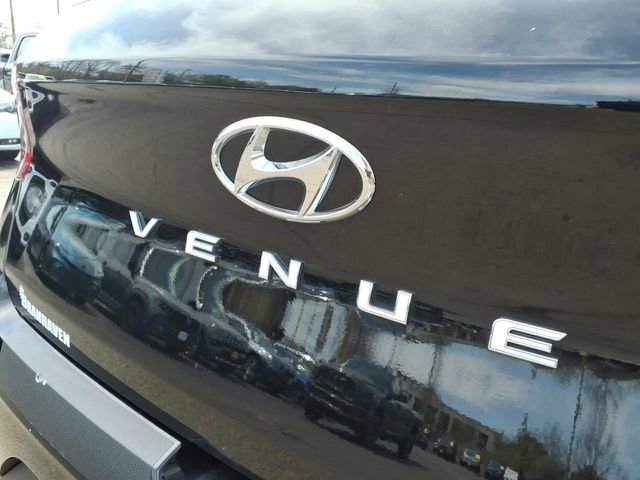 Used 2023 Hyundai Venue SEL image 25