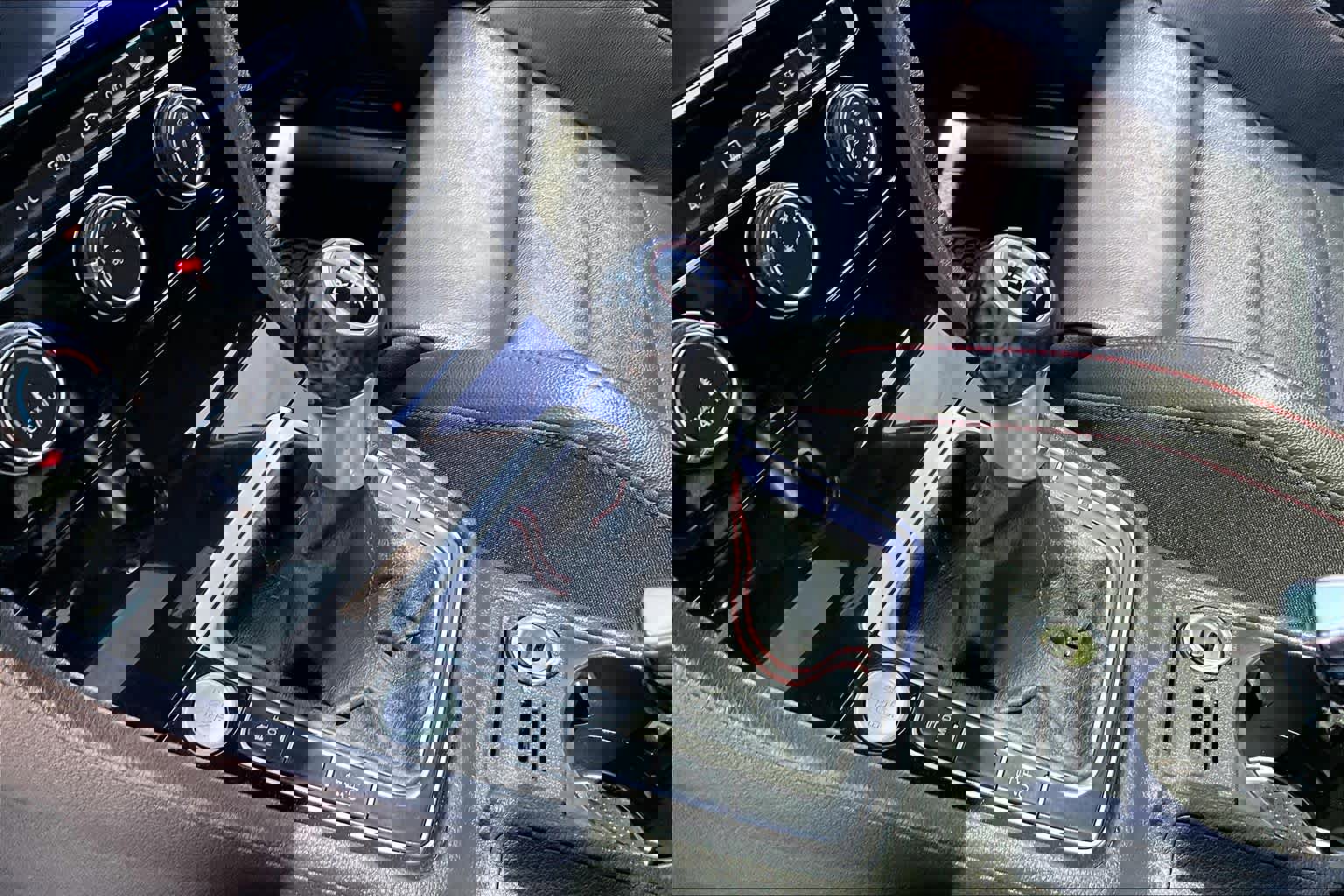 Used 2019 Volkswagen GTI SE FWD image 16