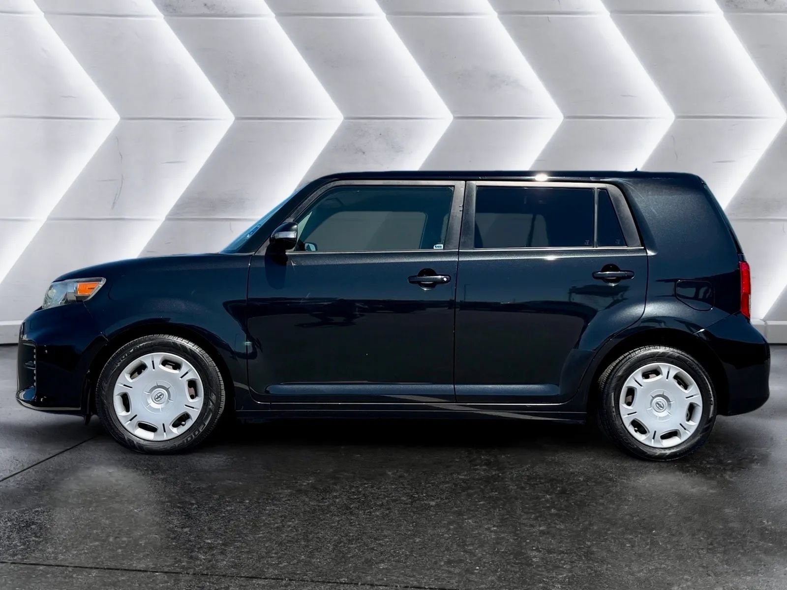 Used 2014 Scion xB FWD image 5