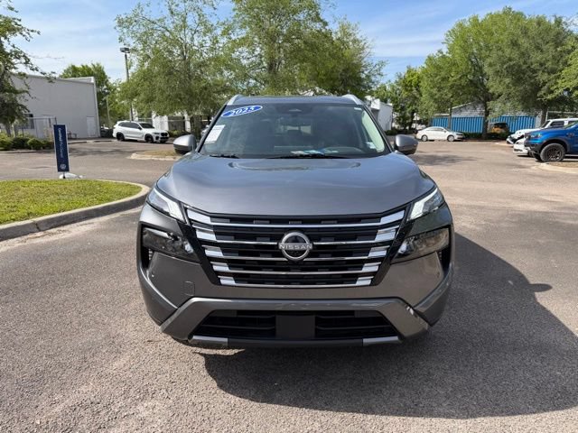 Used 2025 Nissan Rogue SL AWD/4WD image 2